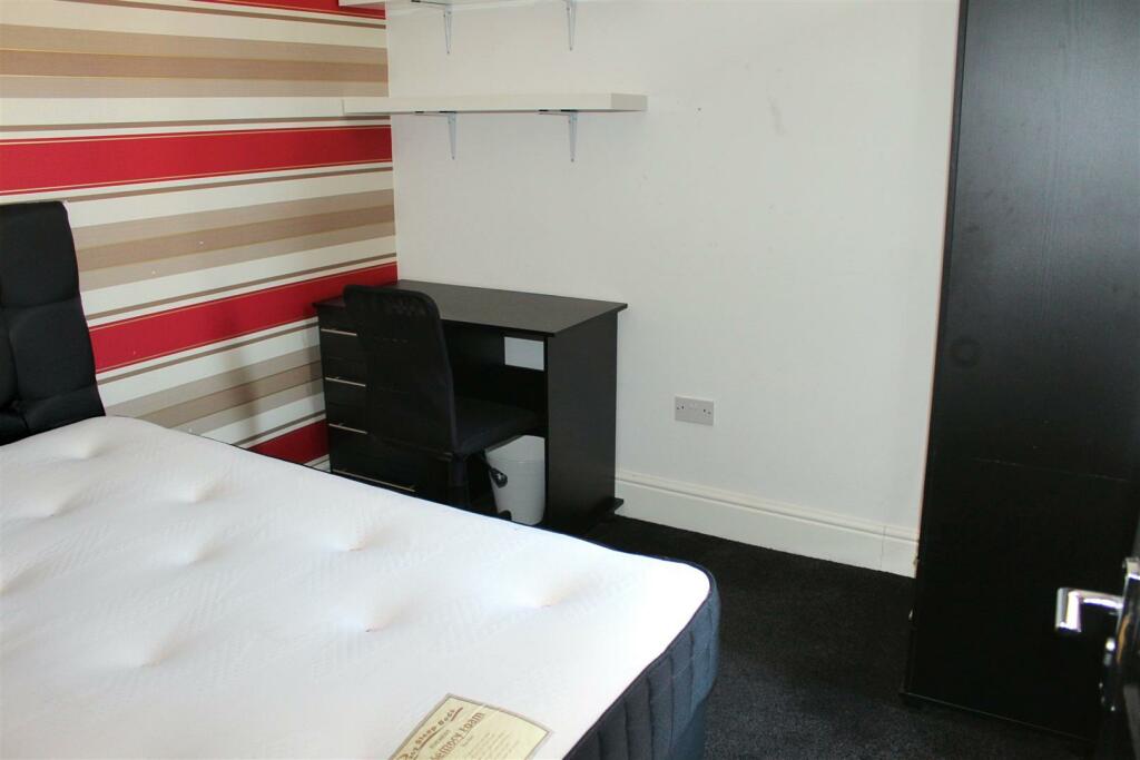 Bedroom 4.jpg