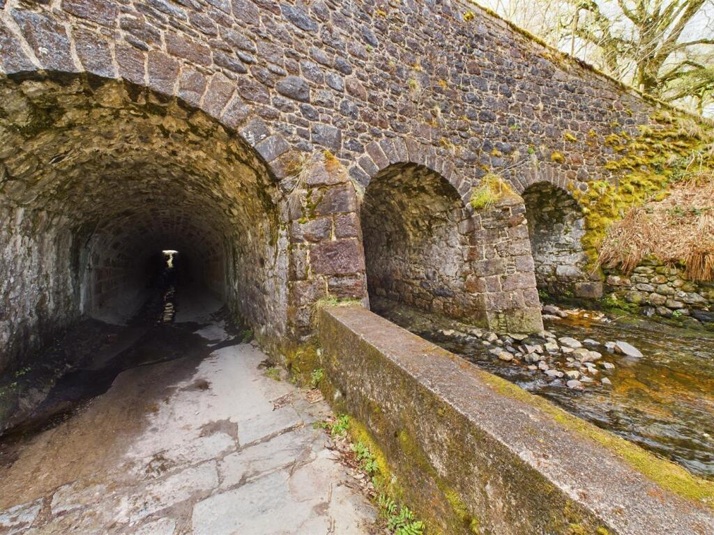TUNNEL
