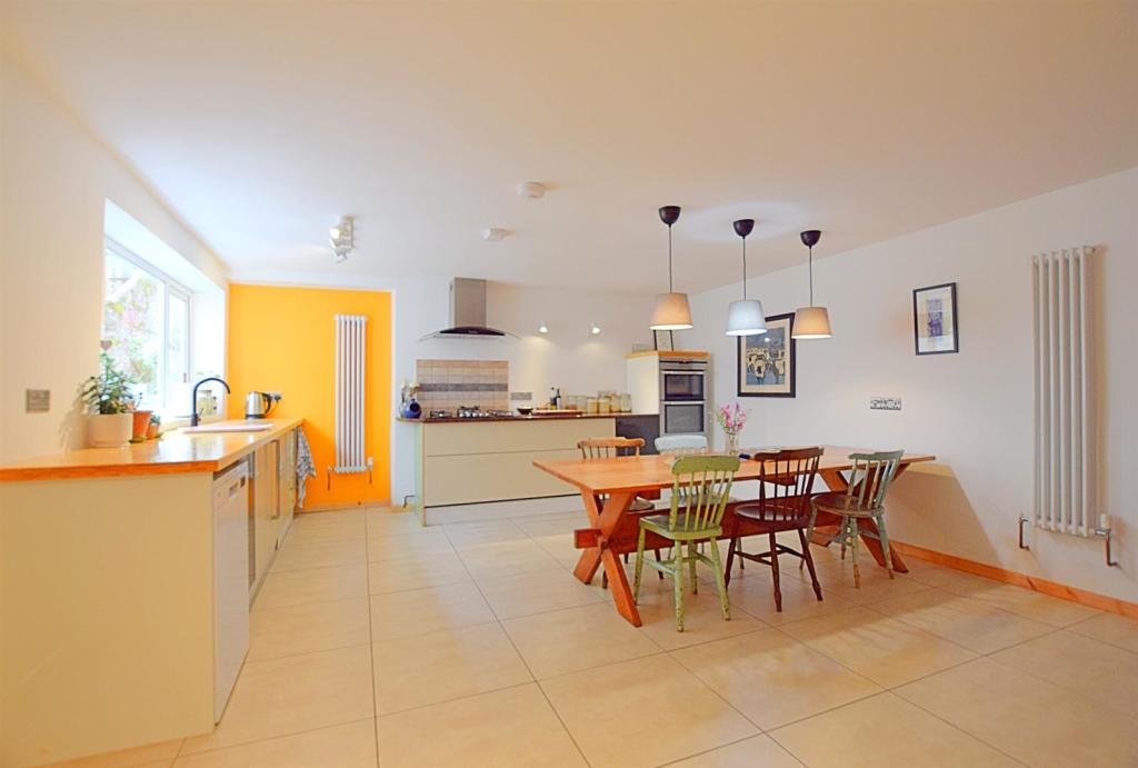 Kitchen 1.jpg