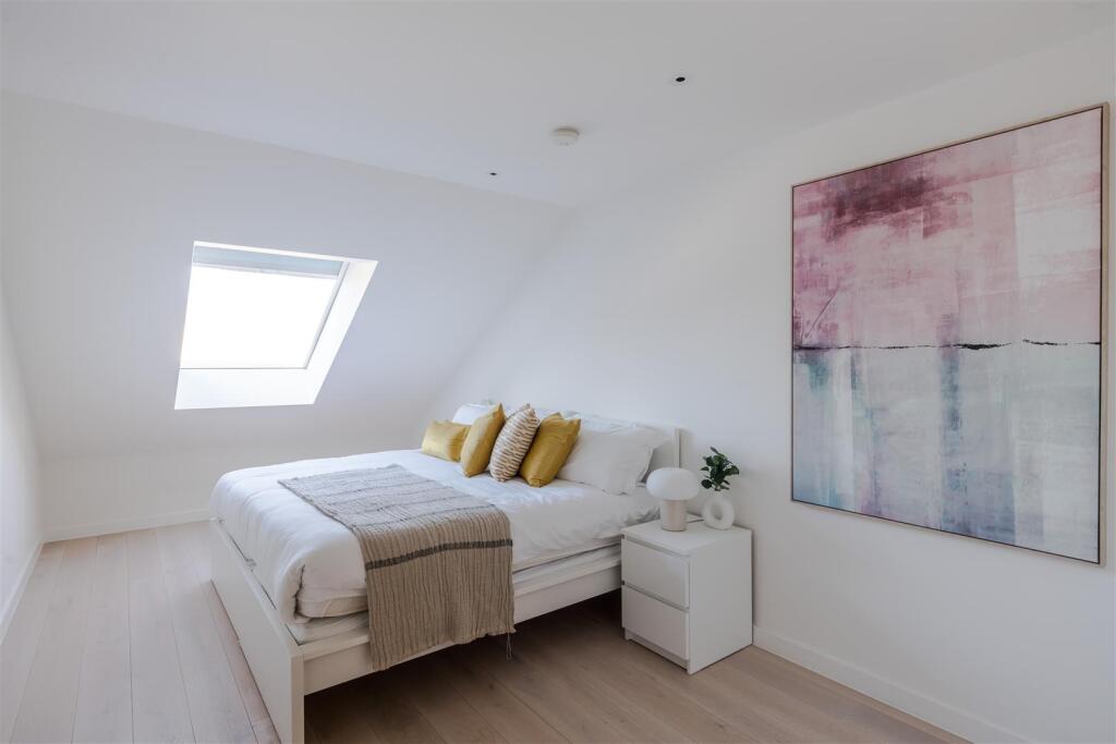 15 Hollen Street-1.jpg