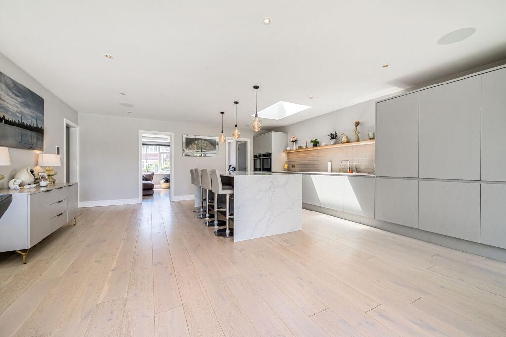 Kitchen/ Dining Room