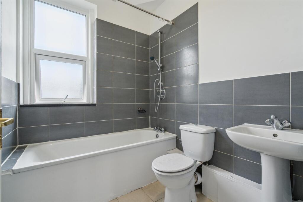 10 Melrose Avenue CR4 2EG - bathroom.jpg