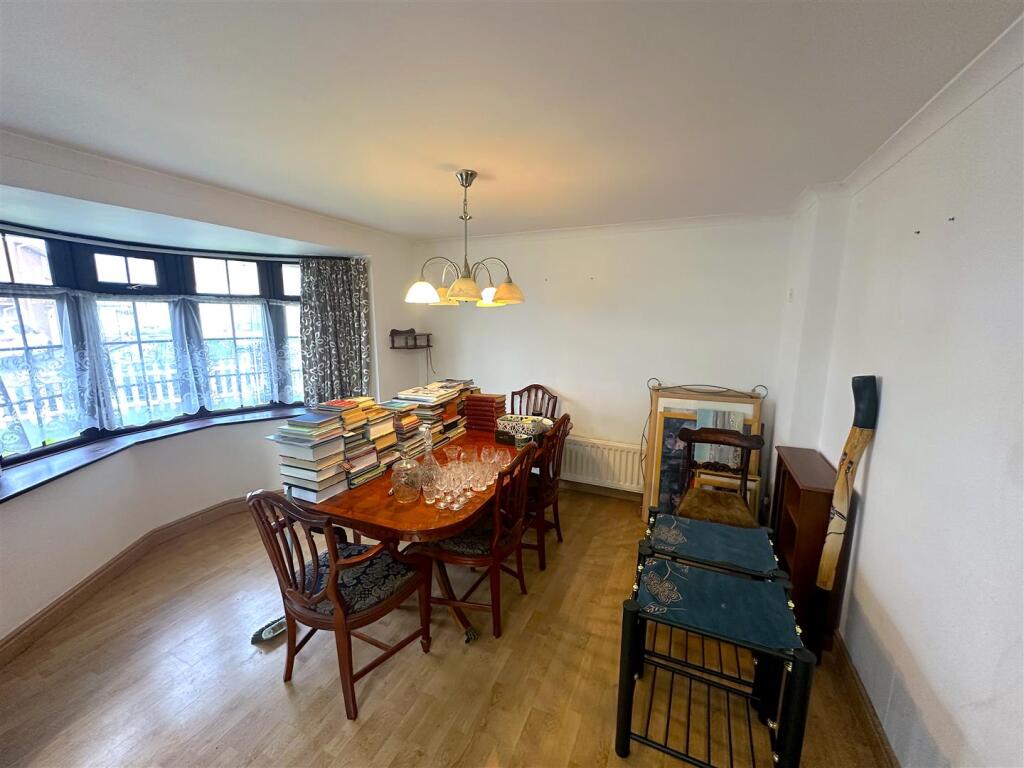 DINING ROOM.jpg