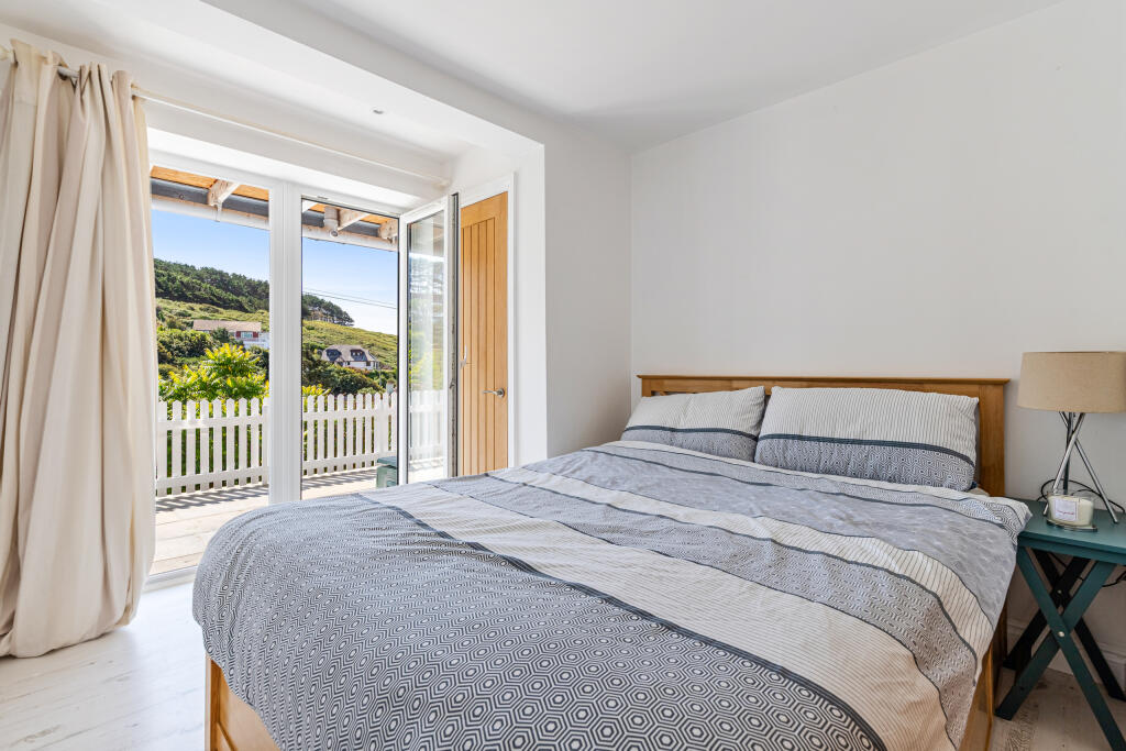 A47 - 6 Furzehill Road Heybrook Bay - 250718