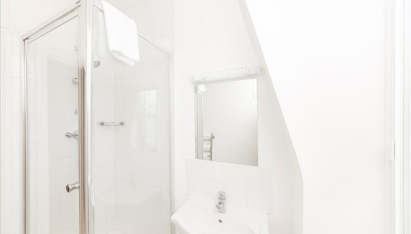 lg_p5848_63698882...