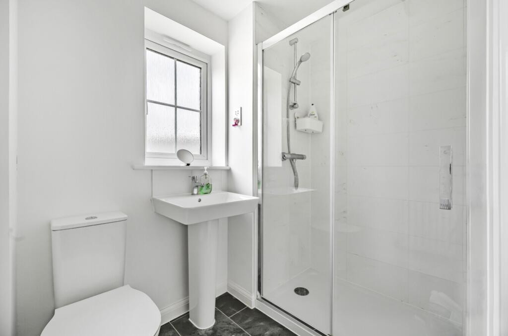 Ensuite to Bedroom 1