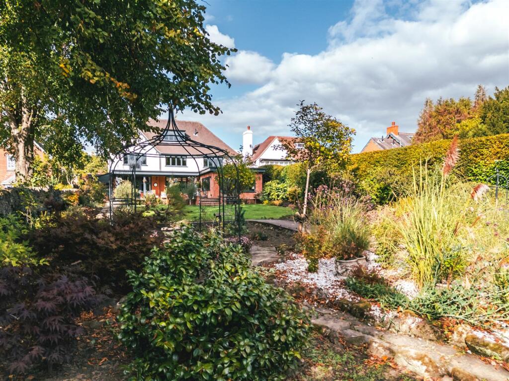 Exterior &amp; Gardens