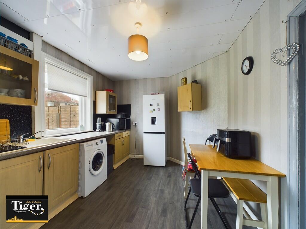 CAM02176G0-PR0241...