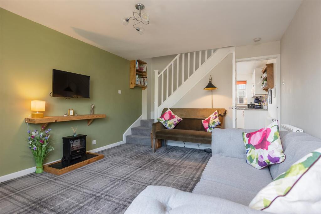 Paddock Close 9 Sitting Room-2.jpg