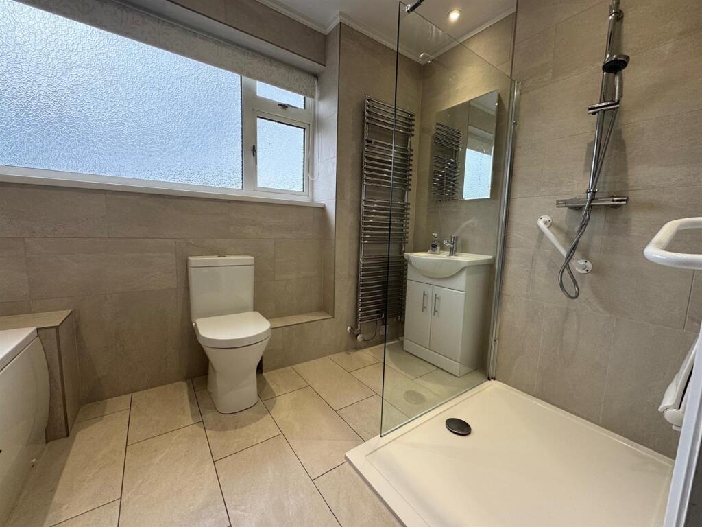 BATHROOM/WC