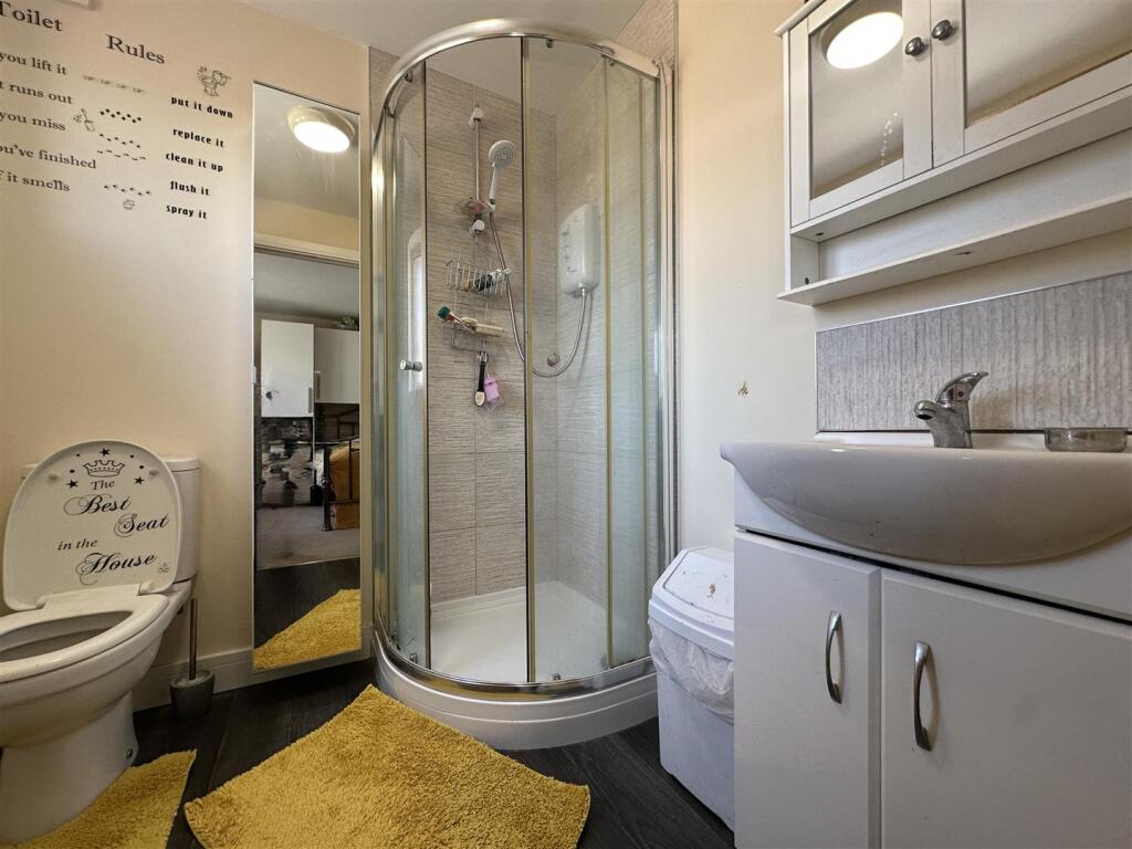 EN SUITE