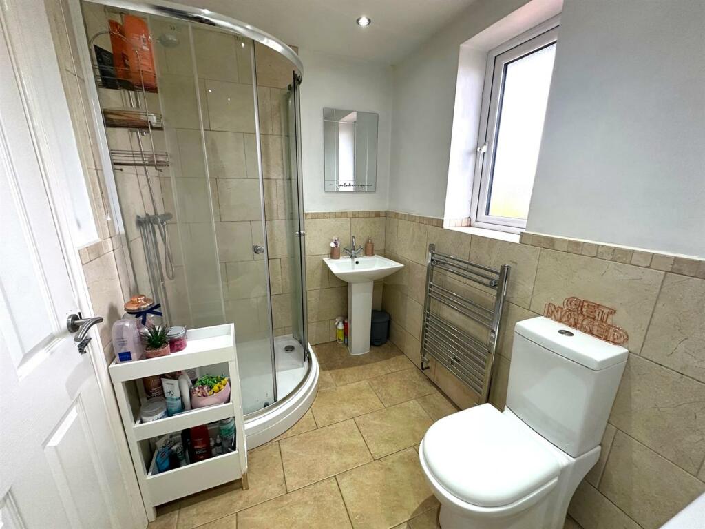 bathroom 1.jpg