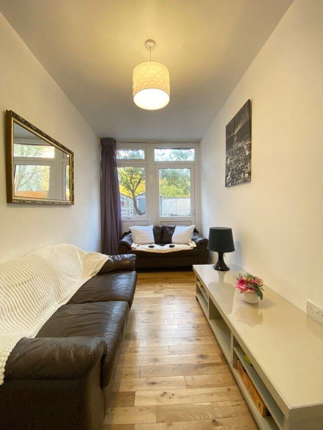 salford-house-e14-3hz-983405