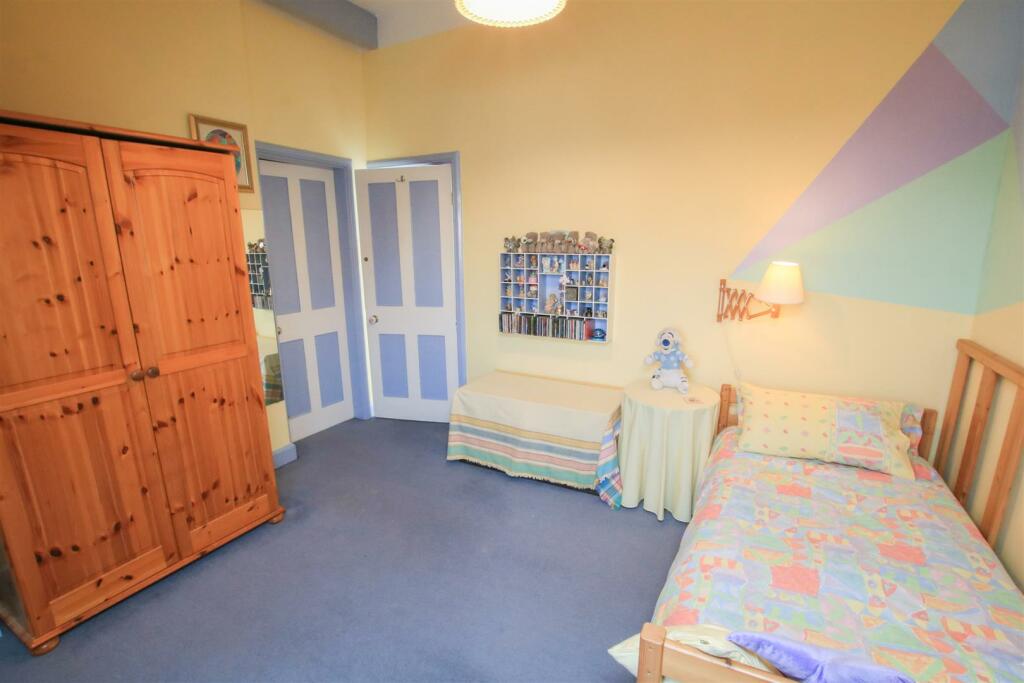 BEDROOM 5