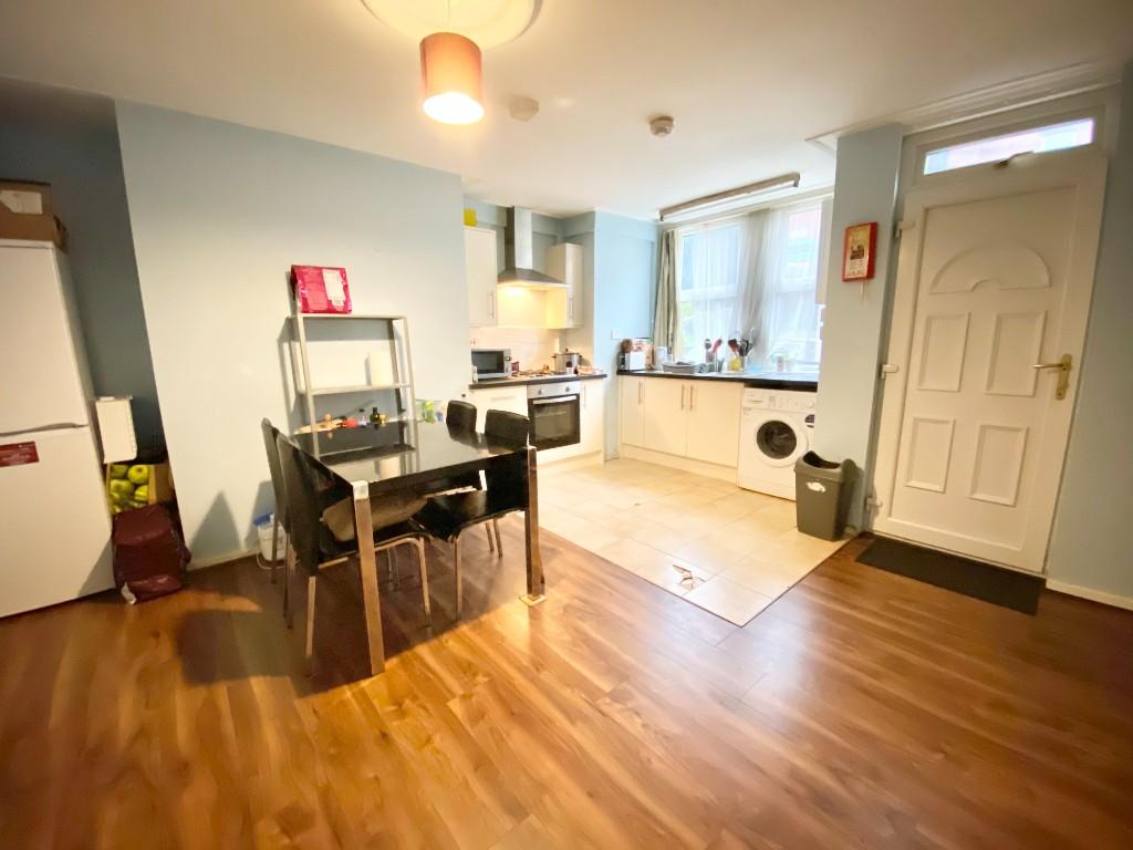 KITCHEN /DINING AREA