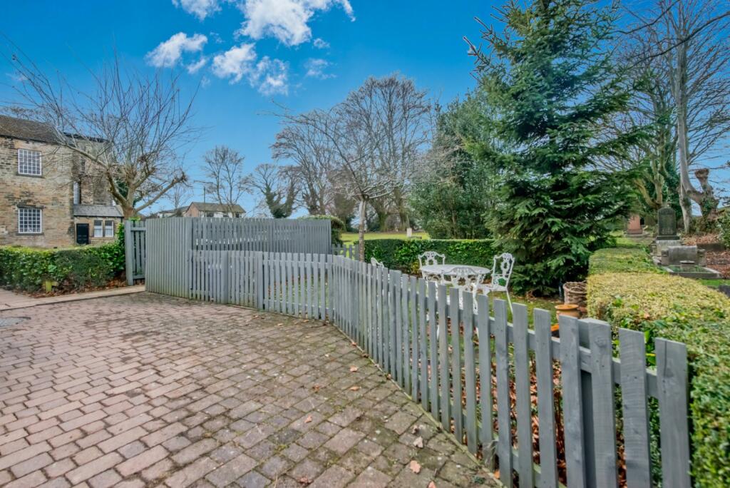 Parking/Garden