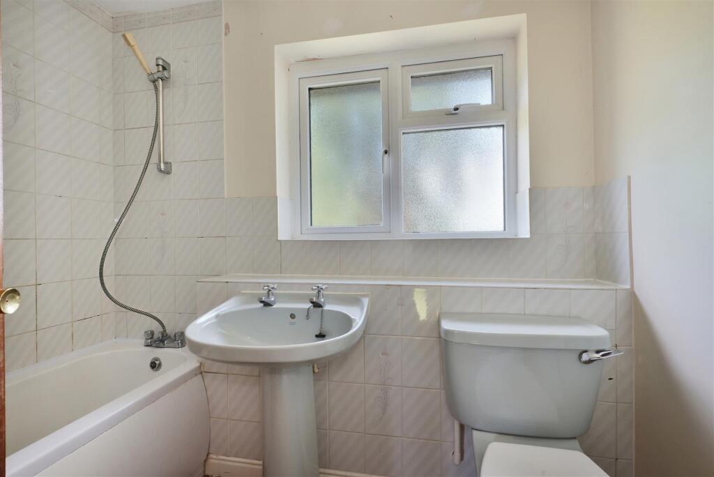 11 Woodfen Crescent (48).jpg