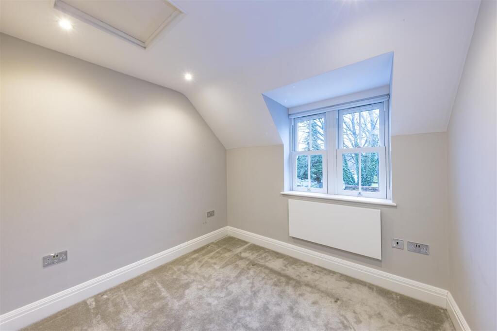 The-Old-Coach-House-Wharf-Road-GU1-4RP-23 - Copy.j