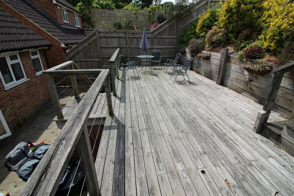 56 Robyns Way - decking.JPG