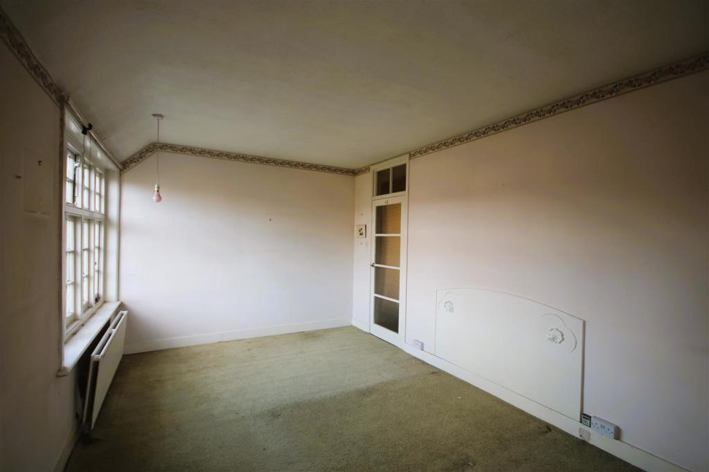 bedroom 2 brighter.JPG