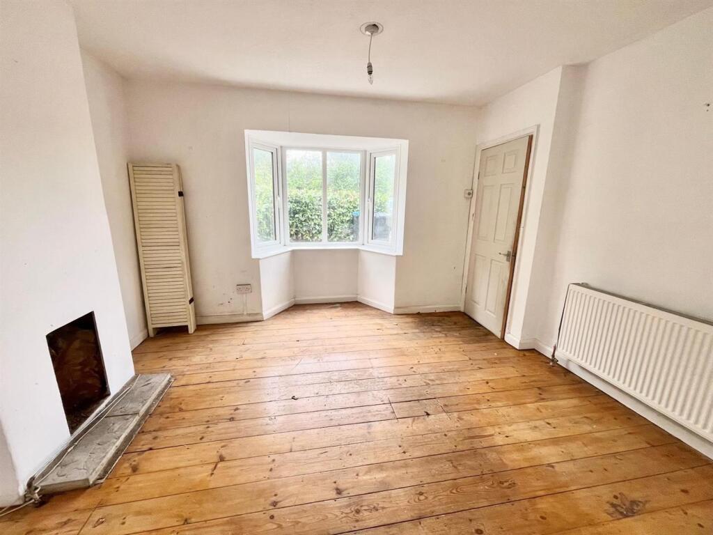 Living Room.jpg