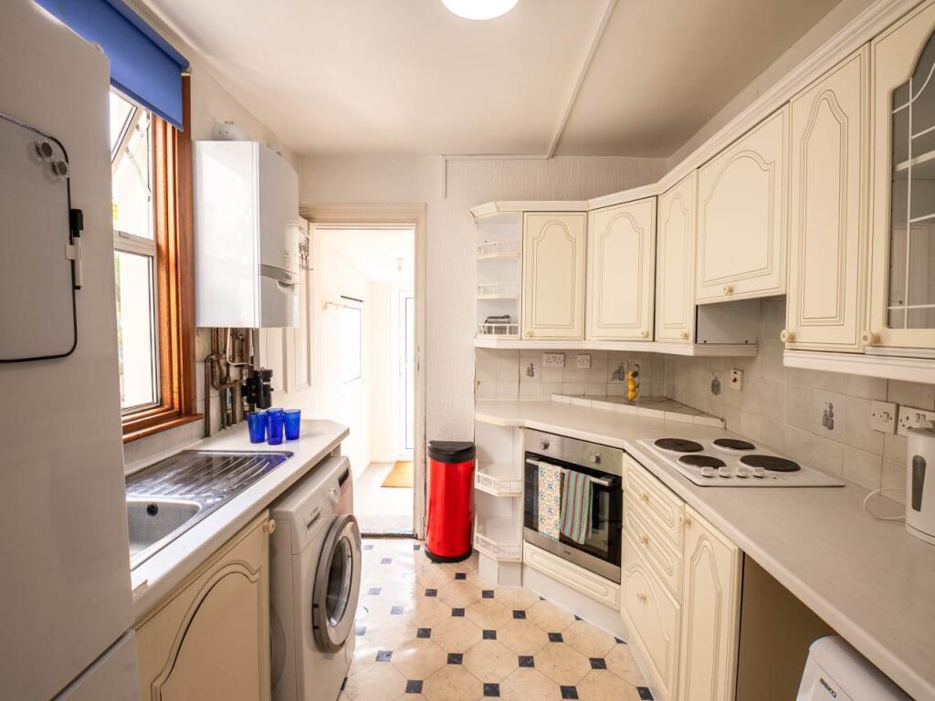 28Guildford_studenta