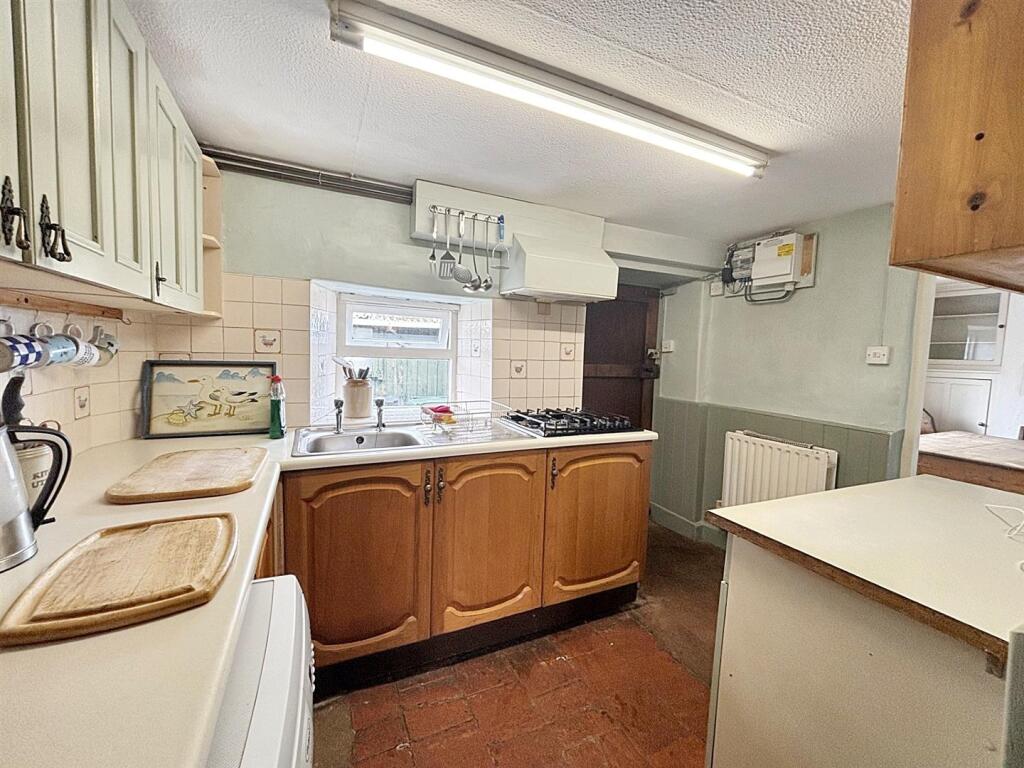 Kitchen 3.jpg