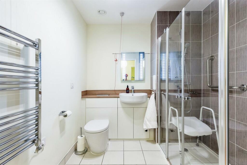 Shower Room 15BC.jpg