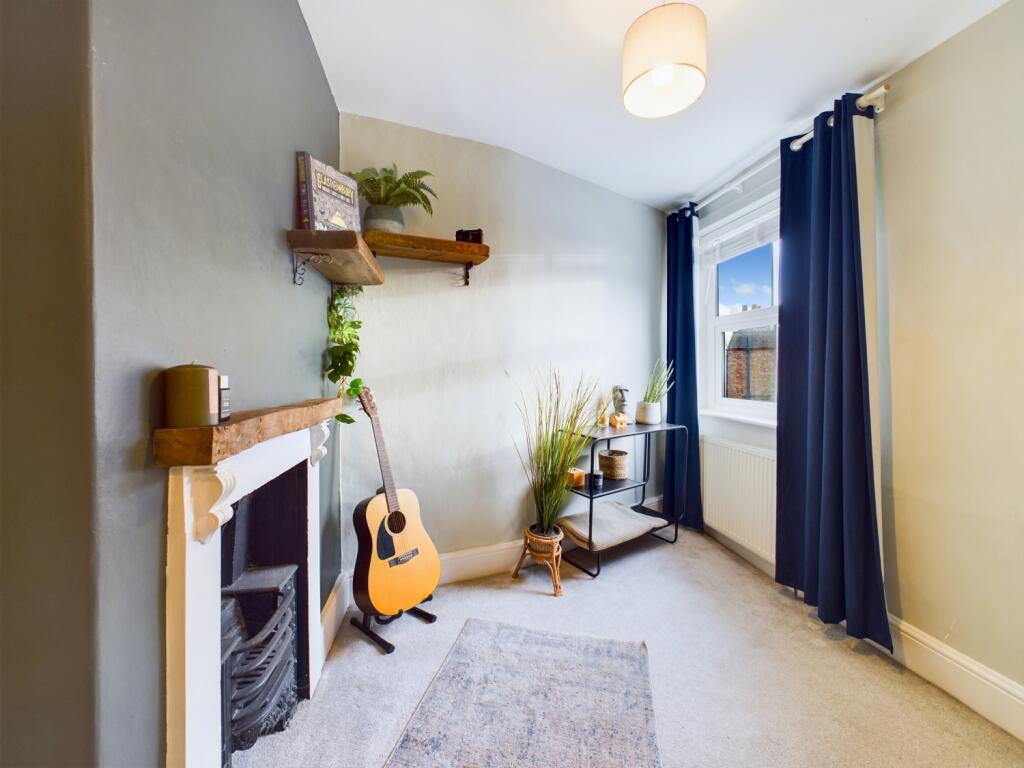 CAM03162G0-PR0183-STILL015