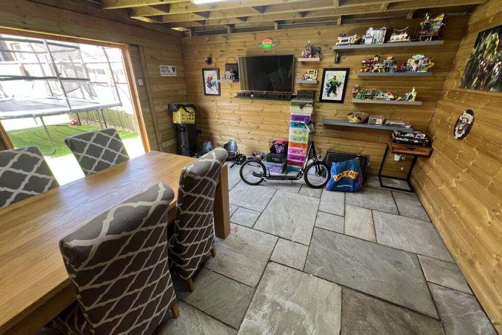 Summer House/Garage
