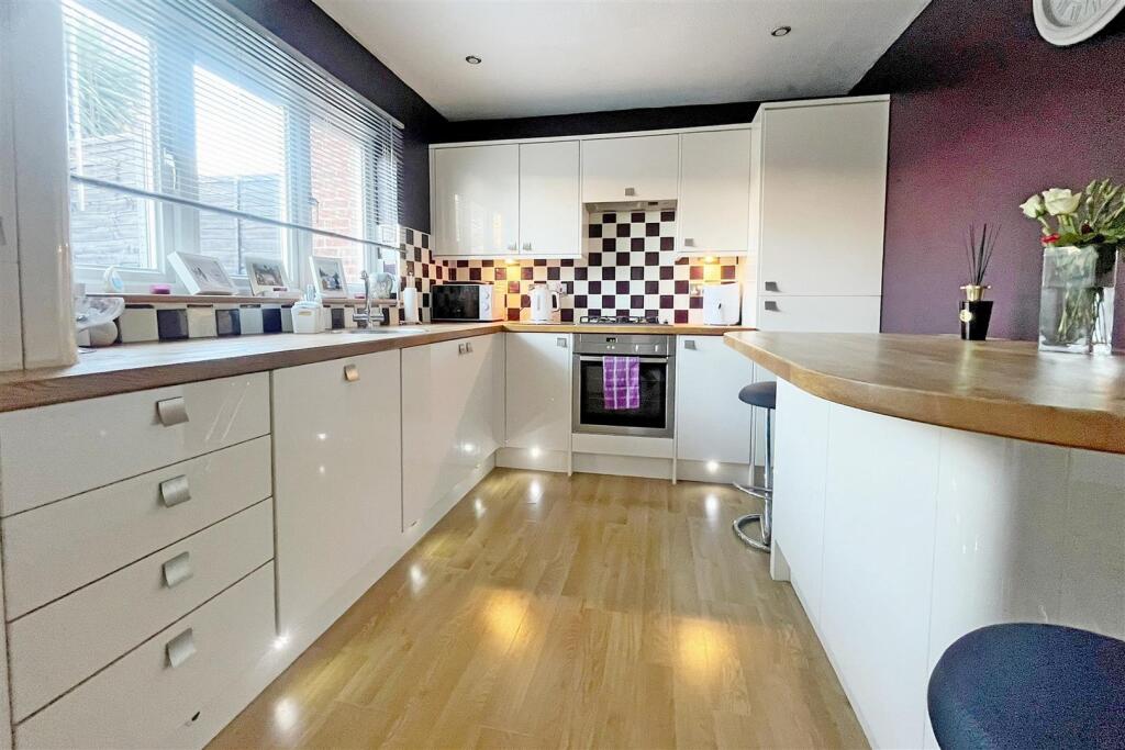 Kitchen/ Dining Room