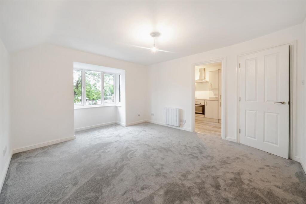 Flat 3, Islington Court, Towcester (19).jpg