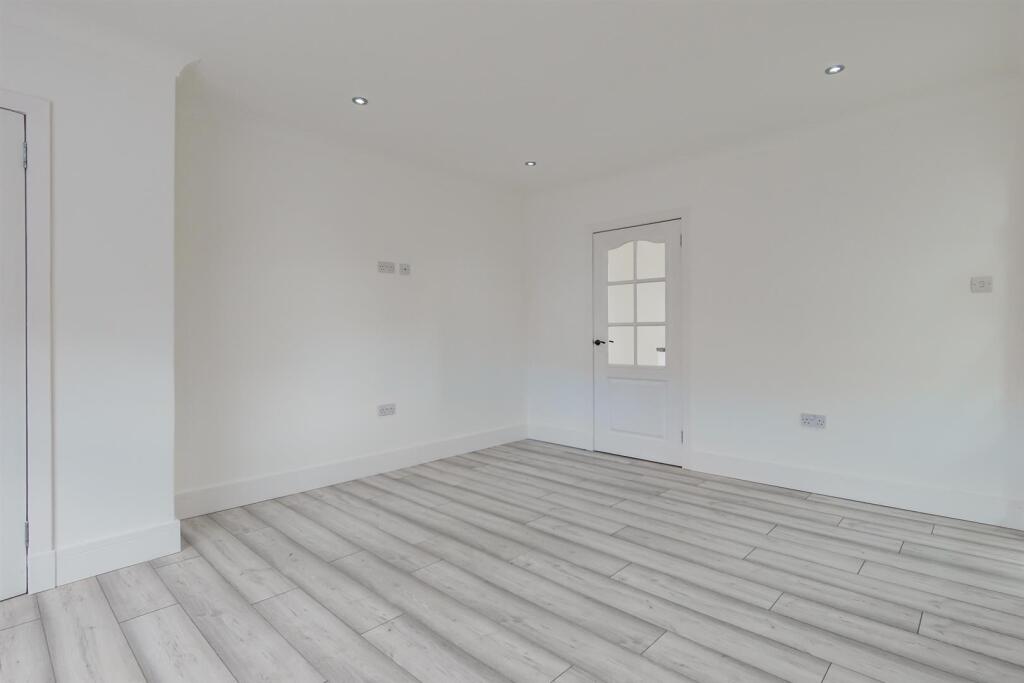 019-1 Innellin Crescent, Shotts ML4 4DB.jpg
