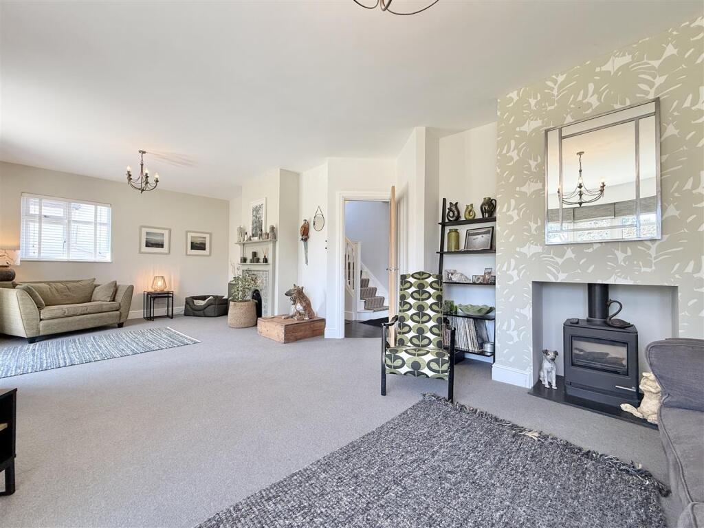 Lounge Towards Snug.JPG