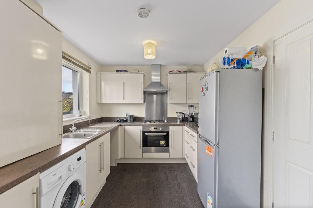 Kitchen / Dining Area