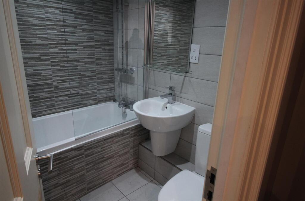 En Suite Bathroom