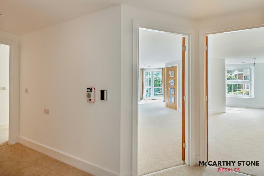 8610220-interior11-800.JPG