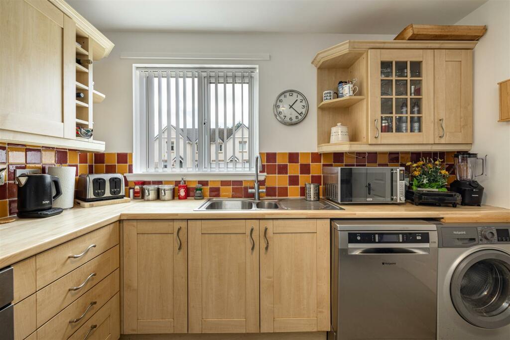 8 Tweedbank Avenue Tweedbank 27.JPG