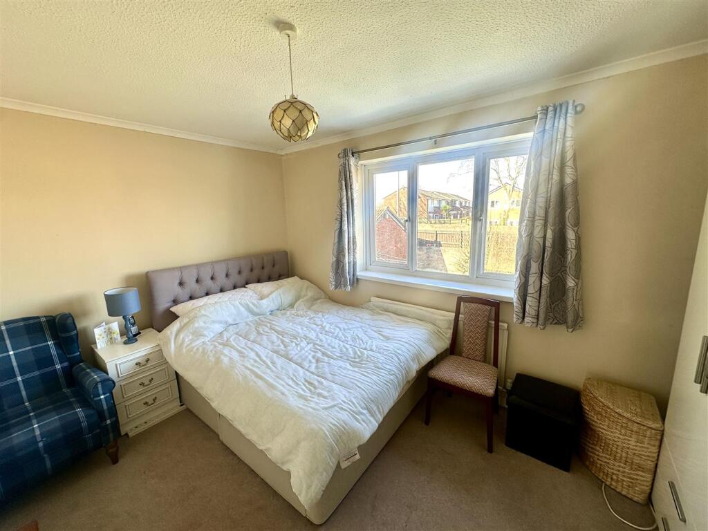 BEDROOM 2