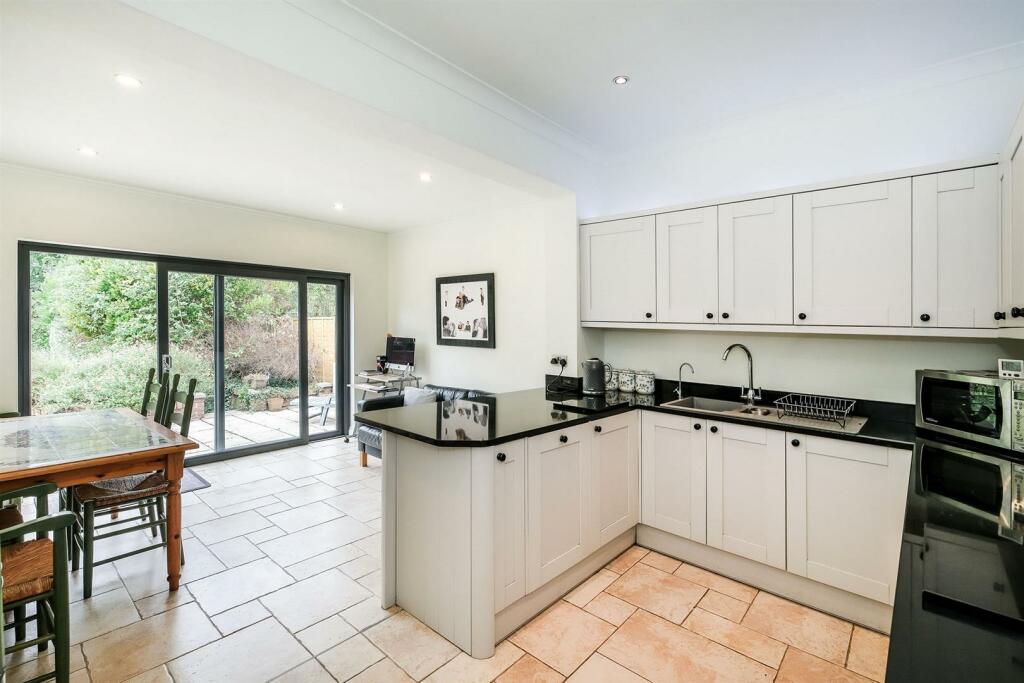 8 Burnham Road-16_web.jpg