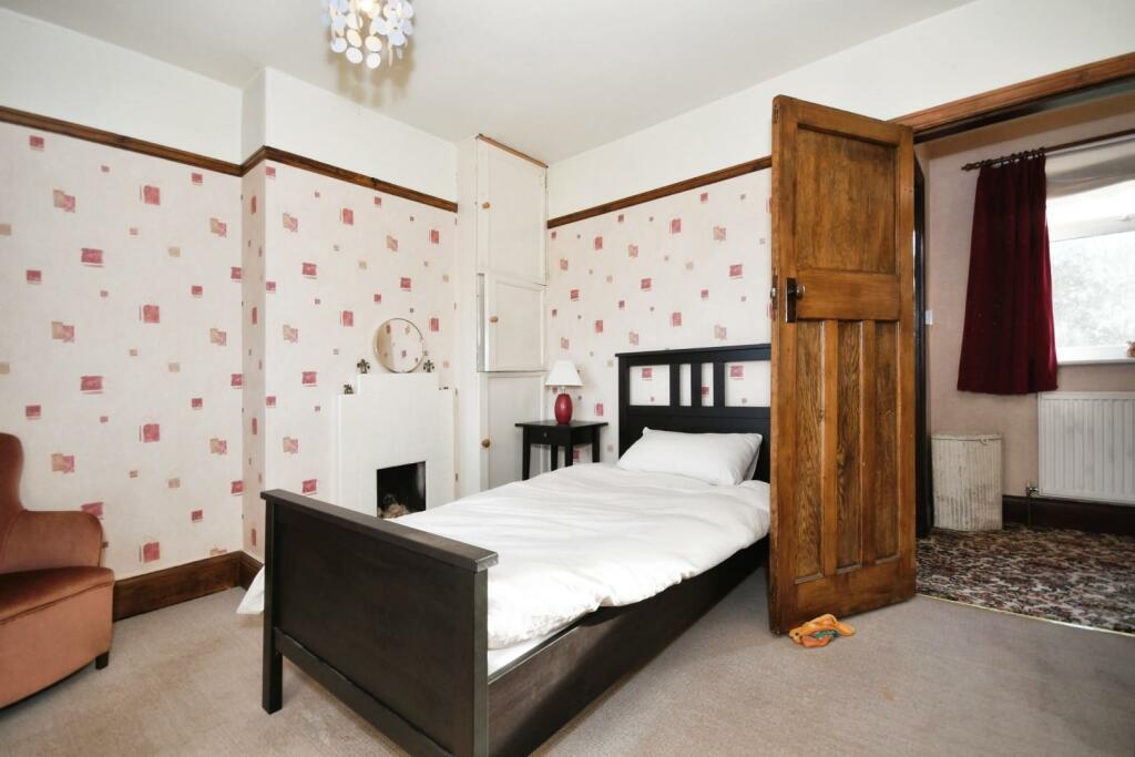 BEDROOM 2.jpg