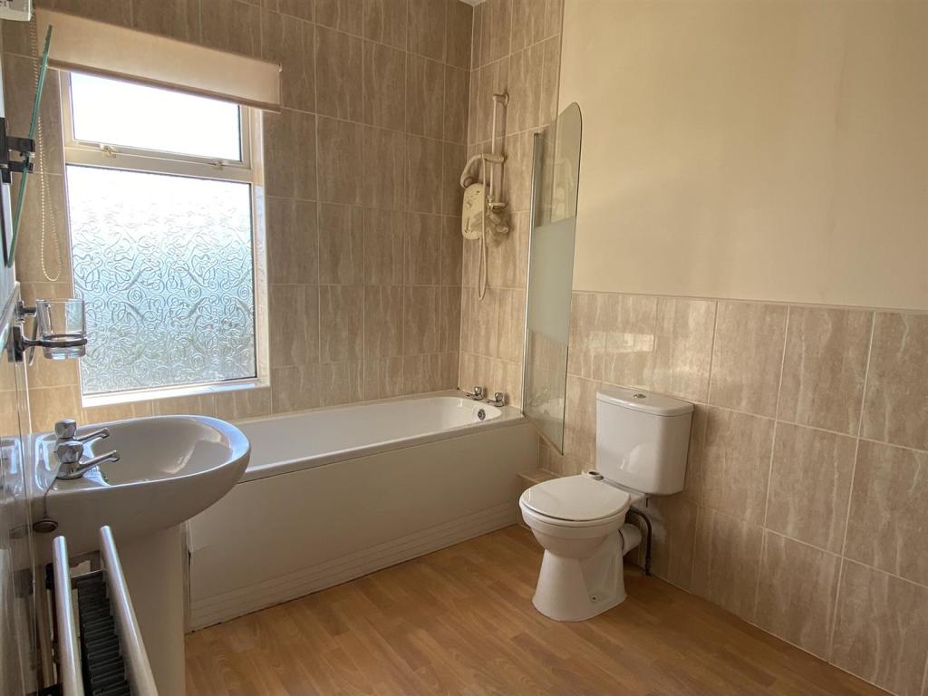 49aJS-bathroom.JPEG