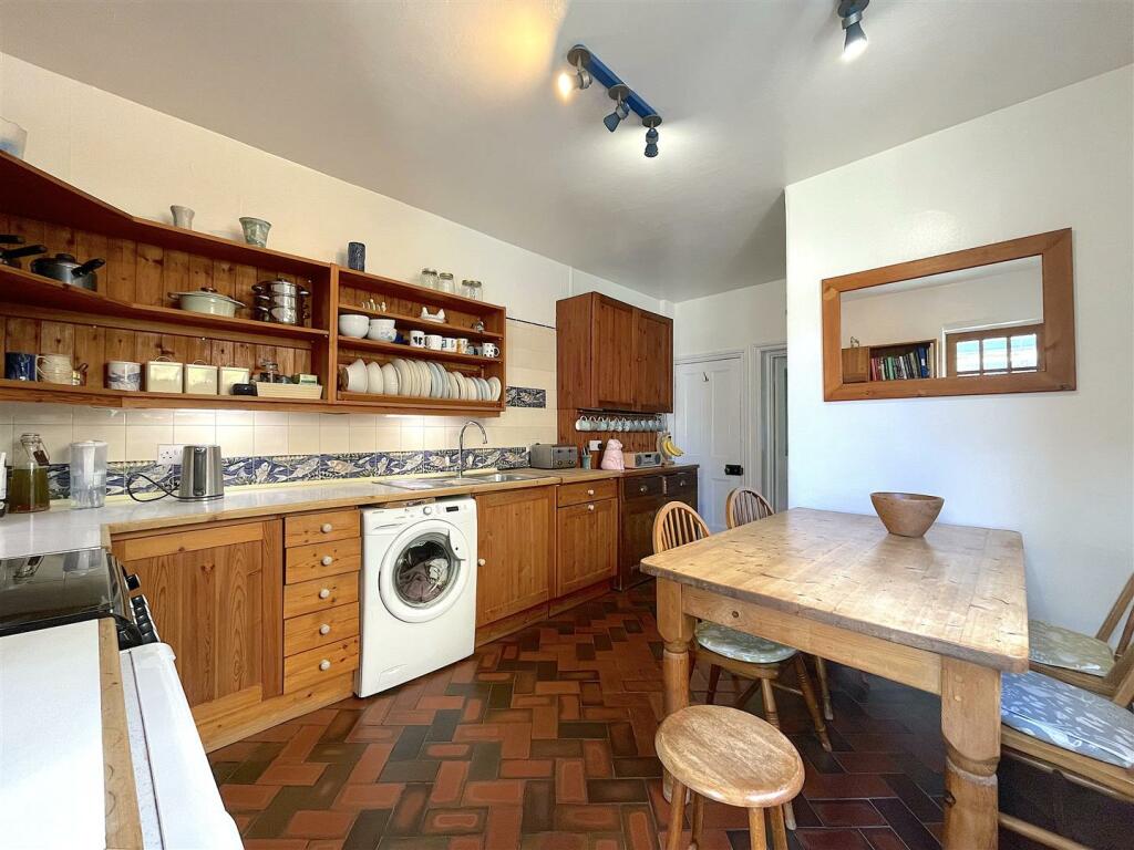 Kitchen:Dining Room (2).jpeg