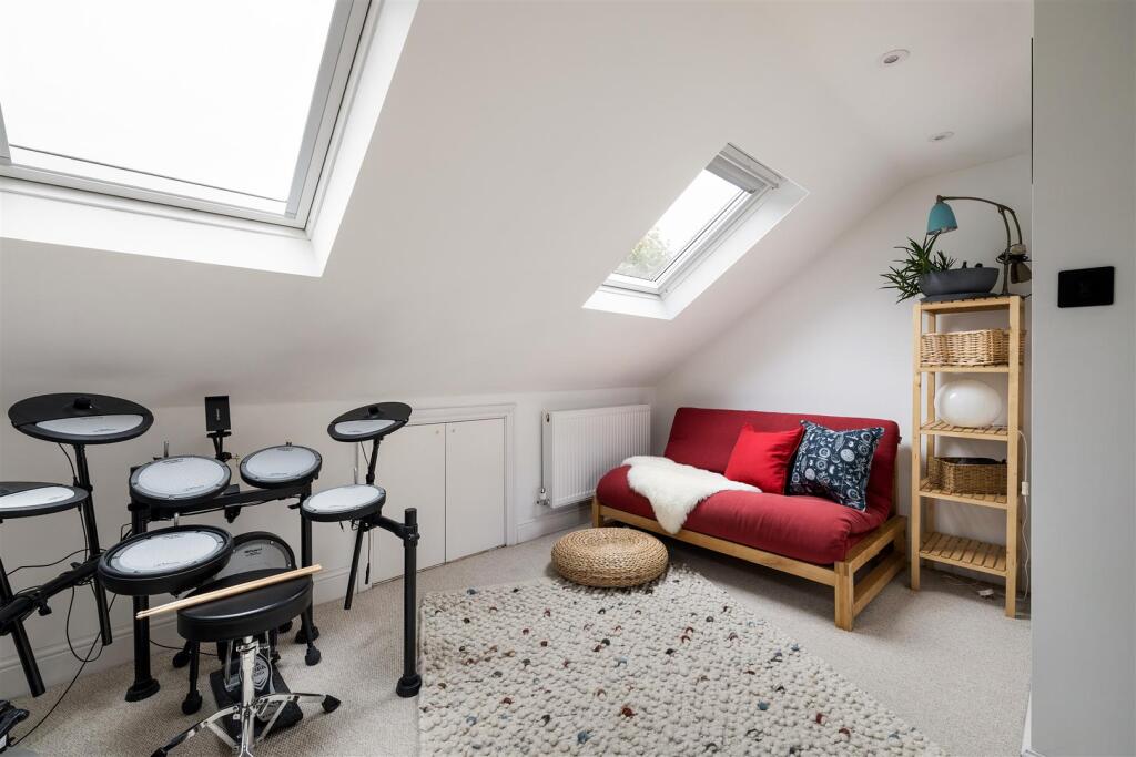 Mafeking Avenue E6