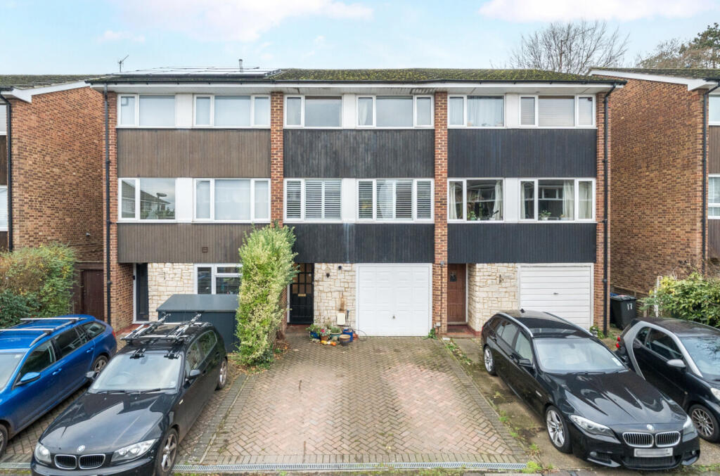 Hall Close, Godalming, Surrey, GU7