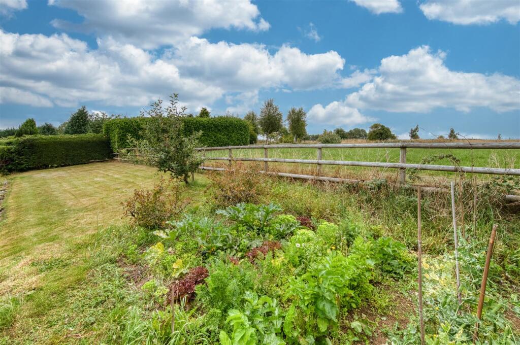 Saxton Mee Edgestones 0013.jpg