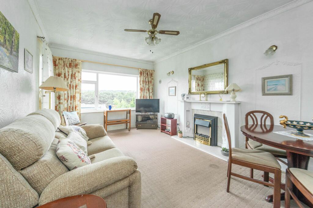 KITCHEN AND LIVING ROOM/DINER