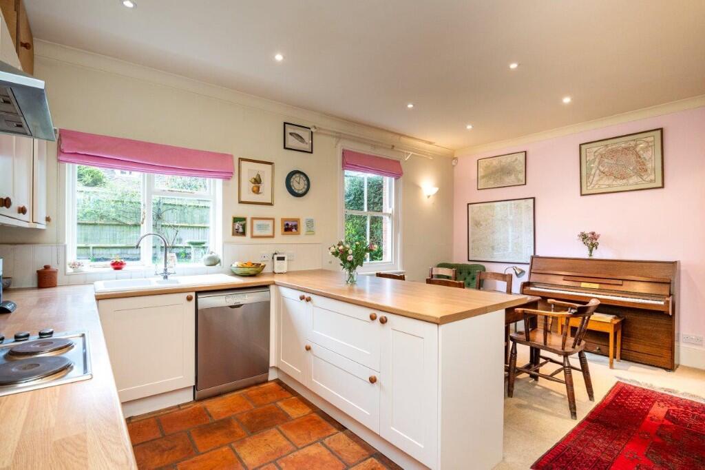 Kitchen/dining rm