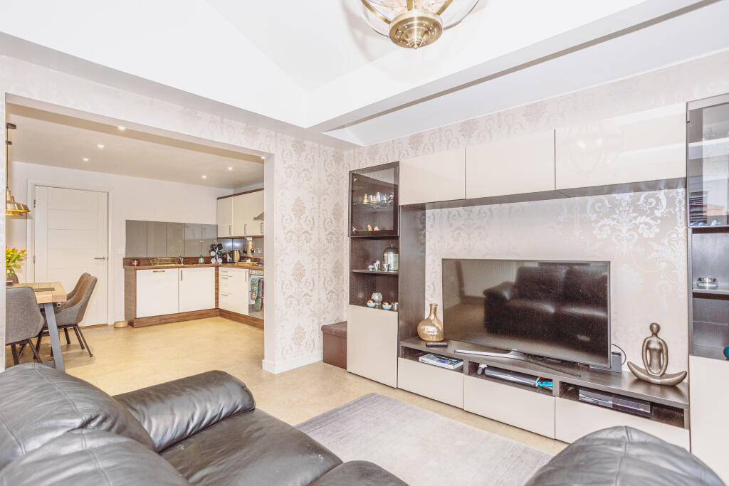 Open Plan Family Room &amp; Kitchen/Diner