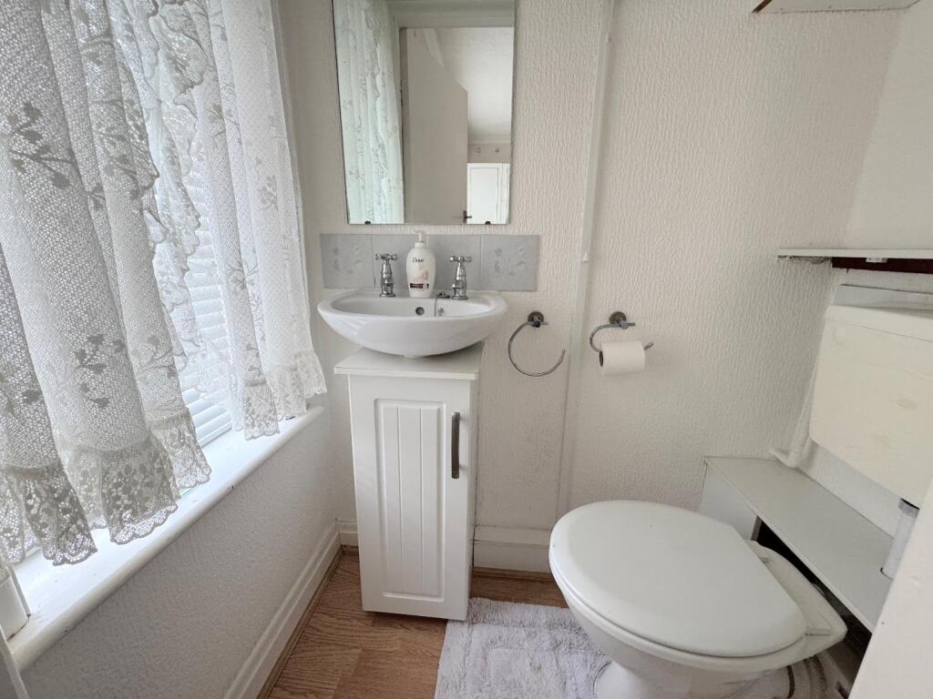 TOILET (OFF BEDROOM 1)